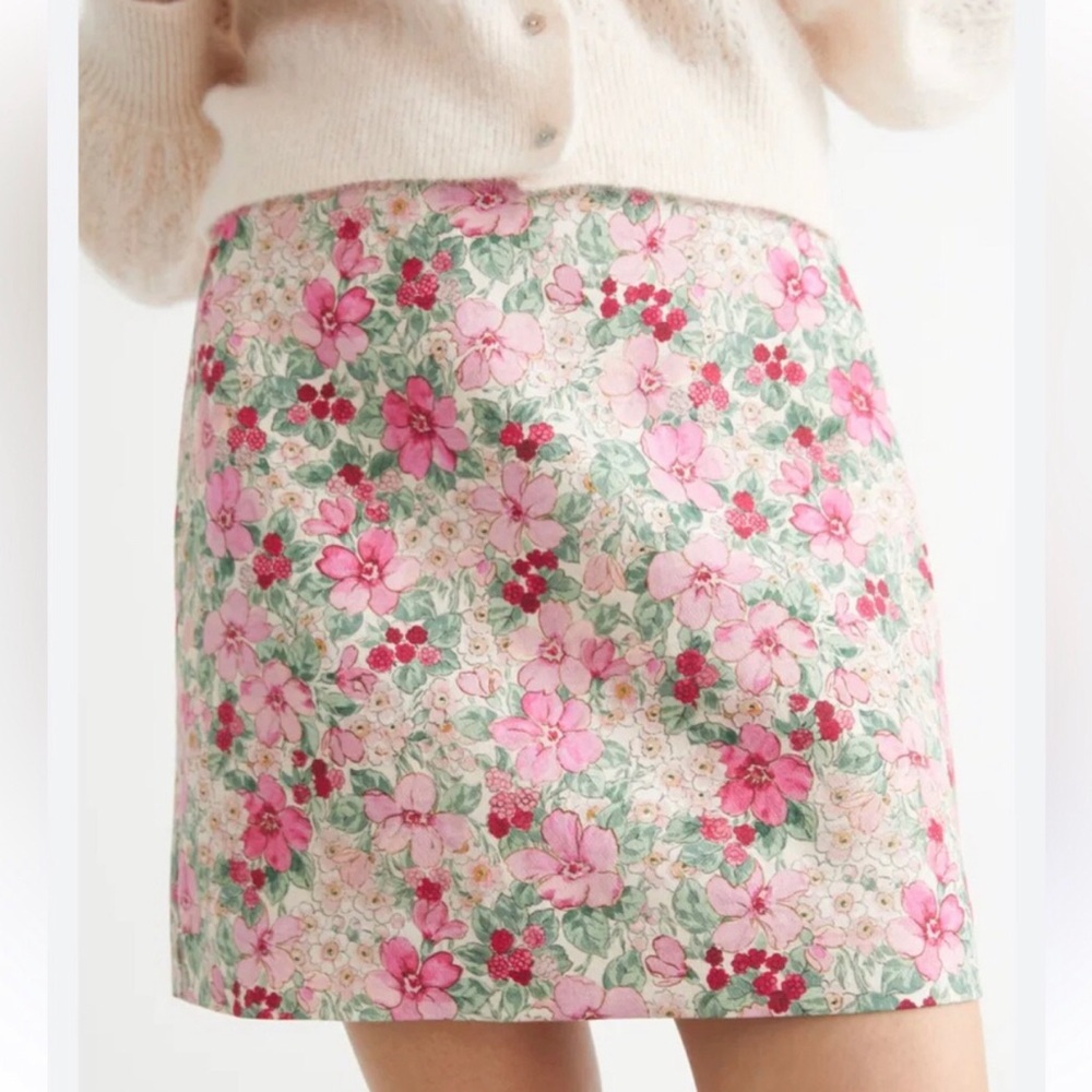 & Other Stories Floral Mini Skirt Size 8 Pink Berries Whimsical Spring Dopamine